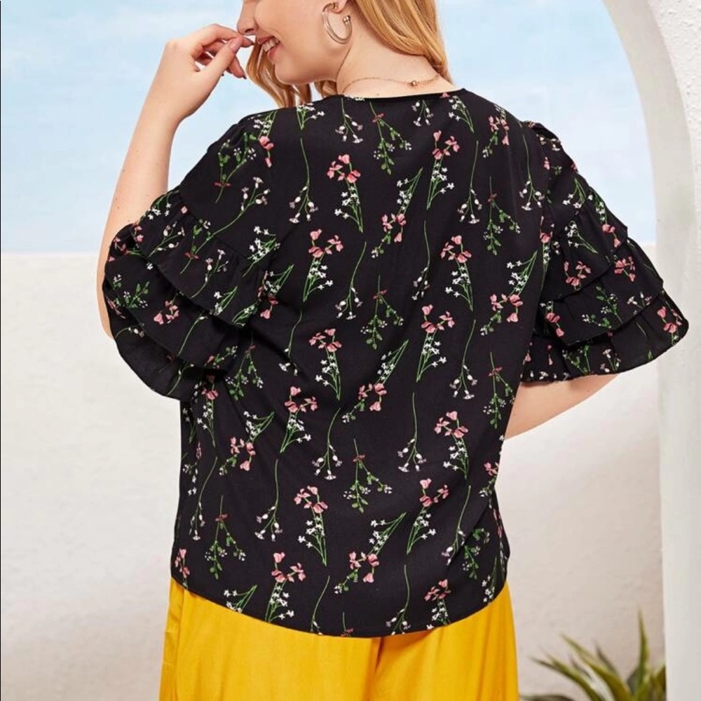 PLUS FLORAL PRINT RUFFLE TRIM BLOUSE - Picture 3 of 4